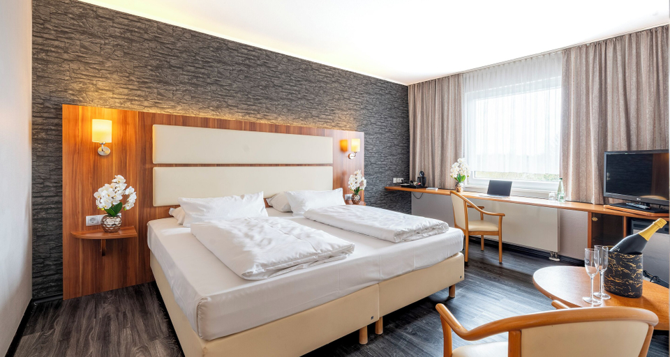 Bedroom 3, PLAZA INN Zwickau, Zwickau