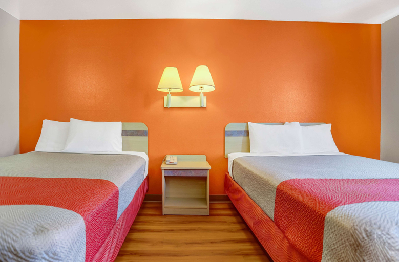 Bedroom 3, Motel 6 Espanola, NM, Rio Arriba