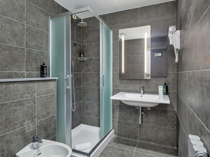 Bathroom 5, B&B Hotel Milano Ornato, Milano