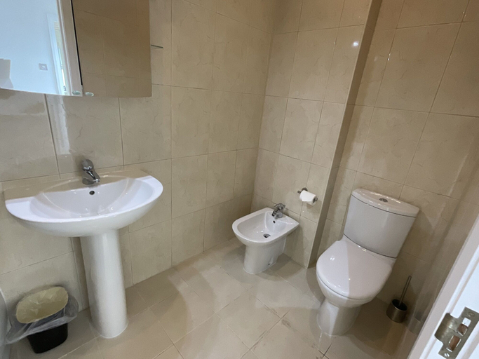Bathroom 4, Earle House Serviced Apartments, Cheshire East