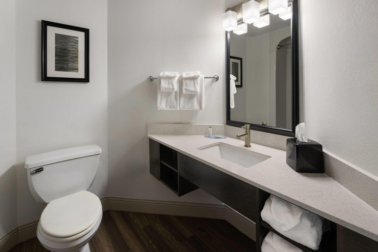 Bathroom 4, Days Inn by Wyndham Penn State, Centre