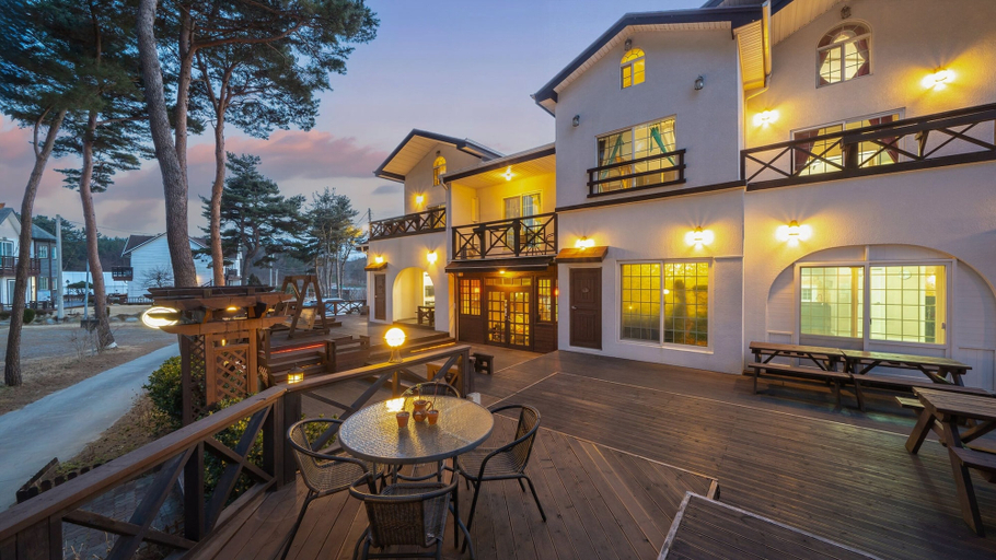 Exterior & Views 2, The Gangneung Foret Pension, Gangneung
