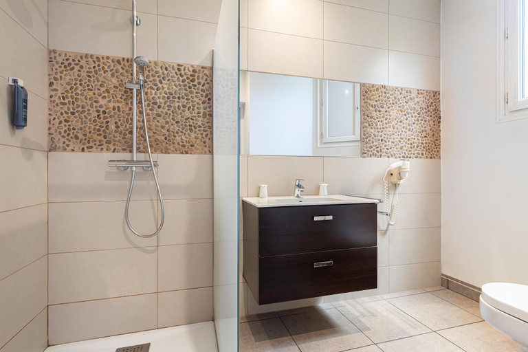 Bathroom 4, Best Western Le Bristol, Haute-Loire