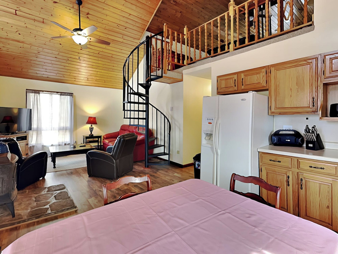 Bedroom 2, Fawn View Cabin by Taylor Made Deep Creek, Garrett