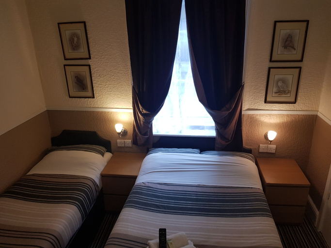 Bedroom 3, Grange House Hotel, Blackpool