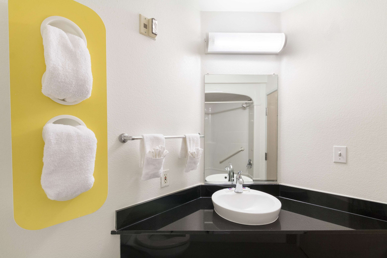 Bathroom 5, Motel 6-Hillsboro, TX, Hill