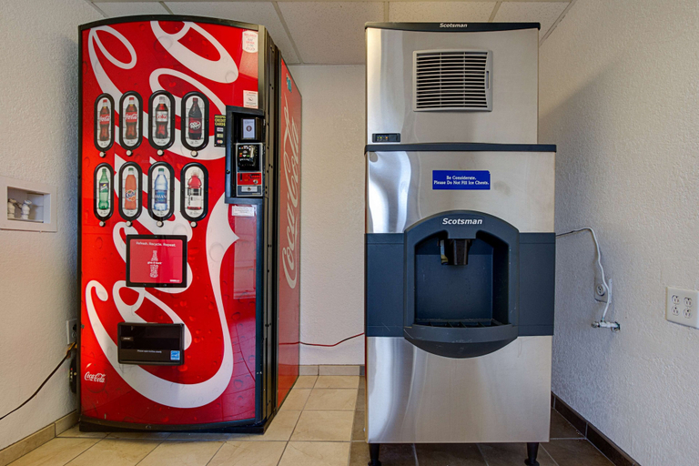 Food & Drinks 5, Motel 6 Tempe, AZ - Scottsdale South, Maricopa