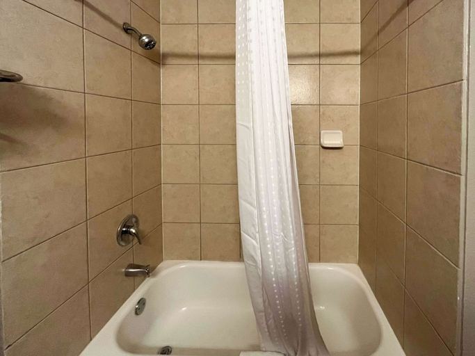 Bathroom 4, Motel 6 Nacogdoches, TX-SFA University, Nacogdoches