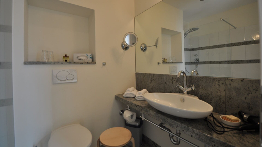 Bathroom 5, Andante Apartmenthotel, Kassel
