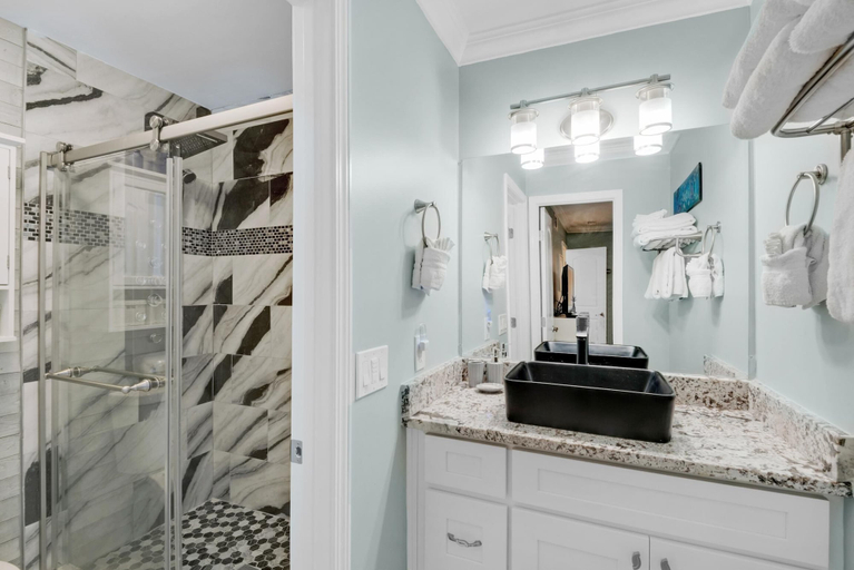 Bathroom 3, Horizon South 74F, Bay