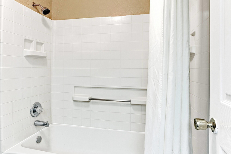 Bathroom 4, Super 8 by Wyndham Jackson/Ridgeland, Hinds
