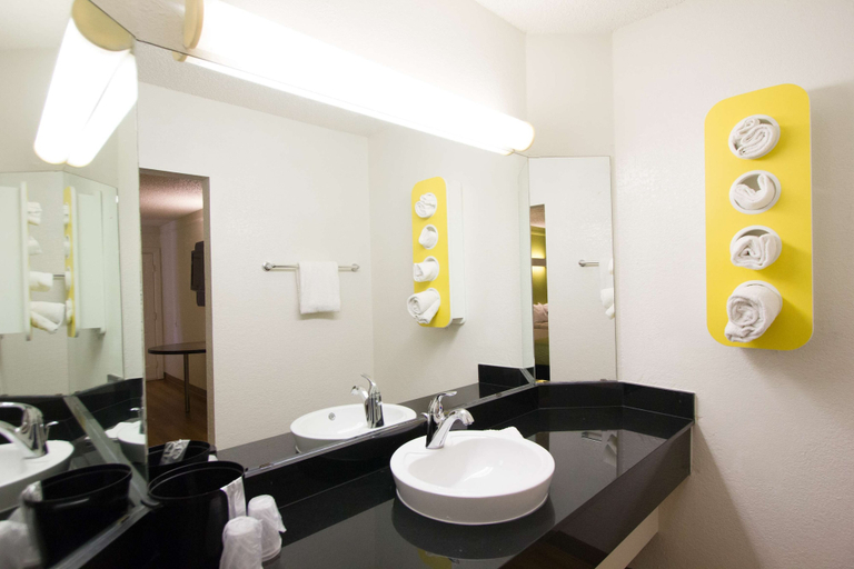 Bathroom 3, Motel 6 Austin, TX - Midtown, Travis