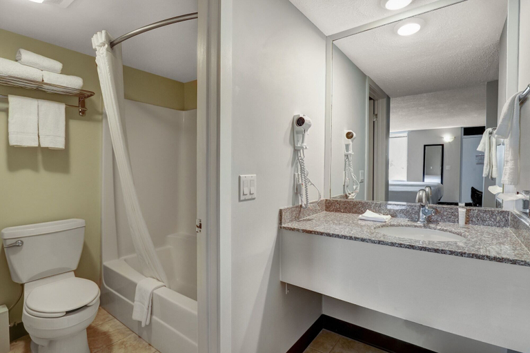 Bathroom 4, Motel 6 Brooks, AB, Division No. 2