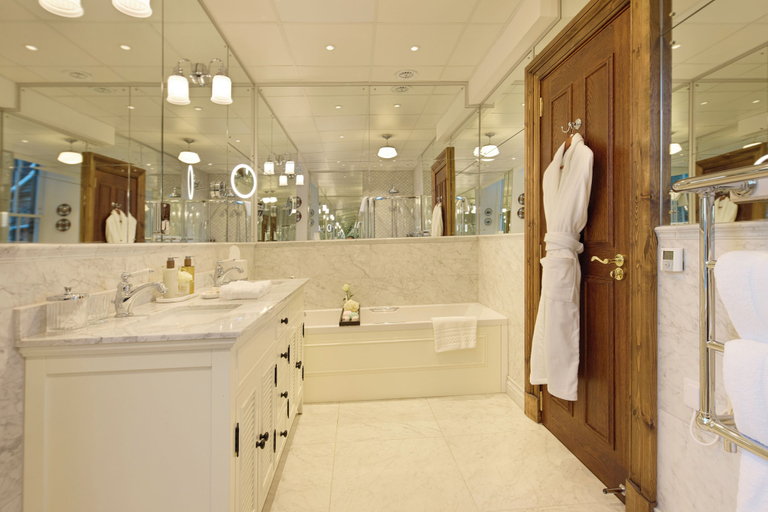 Bathroom 3, The Ambassador Hotel, Highland