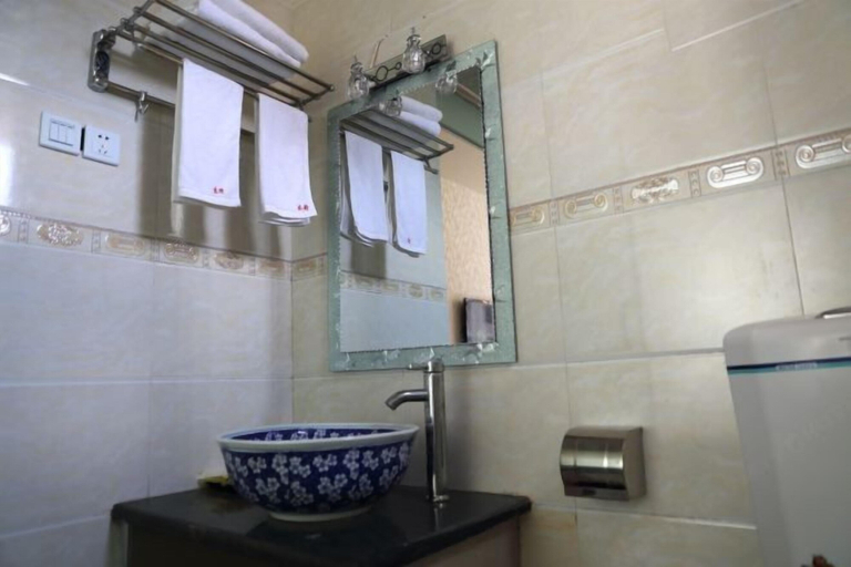 Bathroom, Kangding Dongsheng Business Hotel, Garzê Tibetan