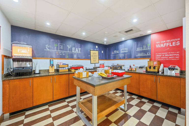 Food & Drinks 5, Hampton Inn St. Louis/Westport, Saint Louis