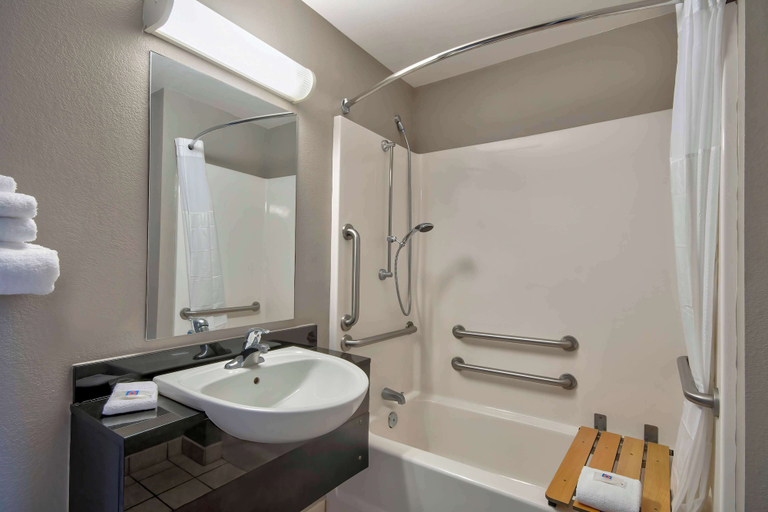 Bathroom 4, Motel 6 Santa Fe, Santa Fe