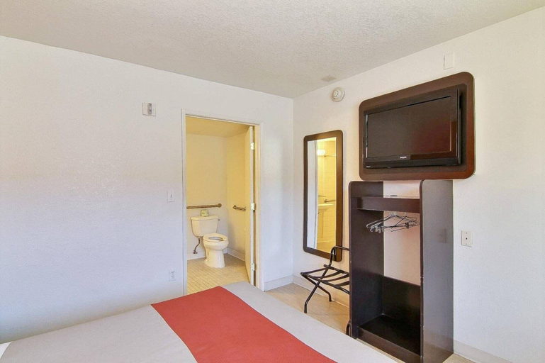 Bedroom 3, Motel 6 Goleta, CA - Santa Barbara, Santa Barbara