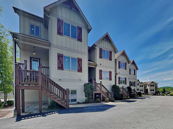 Exterior & Views 2, It's 5 O'clock Somewhere by Taylor Made Deep Creek, Garrett