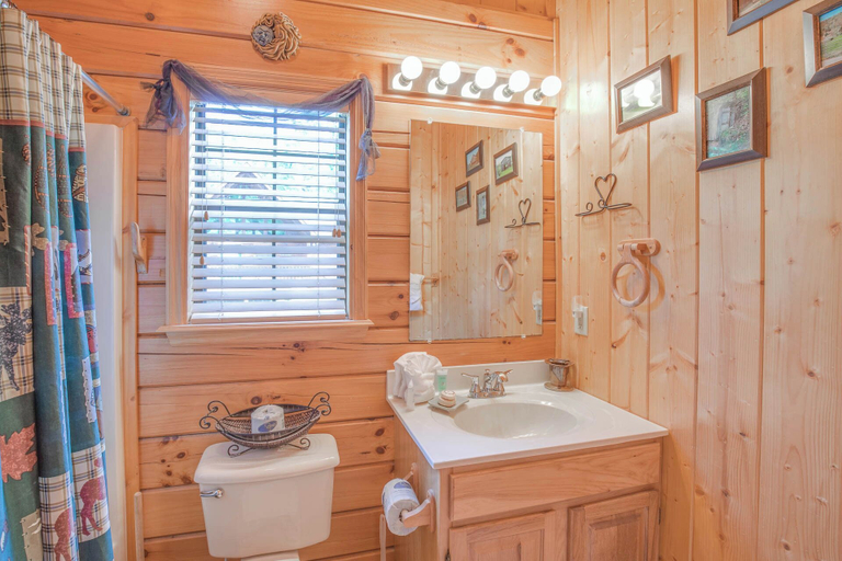 Bathroom, Bear Escape by Jackson Mountain Rentals, Sevier