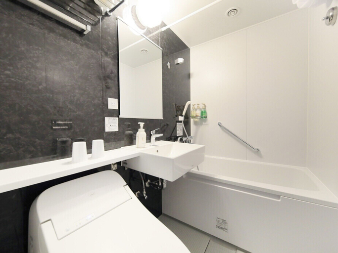 Bathroom 5, Yokohama Mandarin Hotel, Yokohama