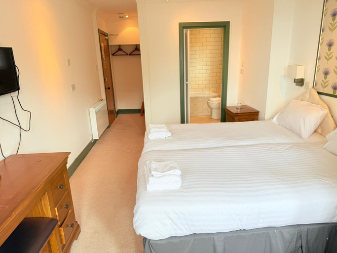 Bedroom 2, The Lodge on the Loch by OYO, Highland