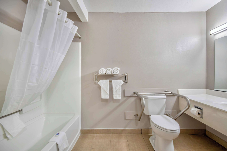 Bathroom 4, Motel 6 Georgetown, KY - Lexington North, Scott
