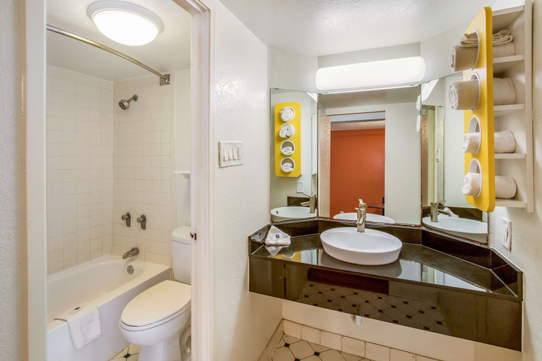 Bathroom 4, Motel 6 Euless, TX - DFW West, Tarrant