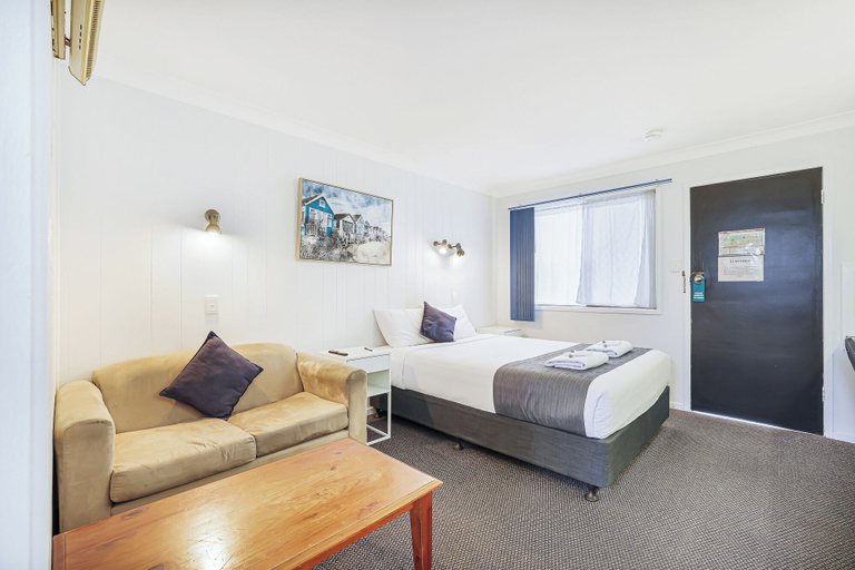 Bedroom 4, Acacia Motor Inn, Bundaberg