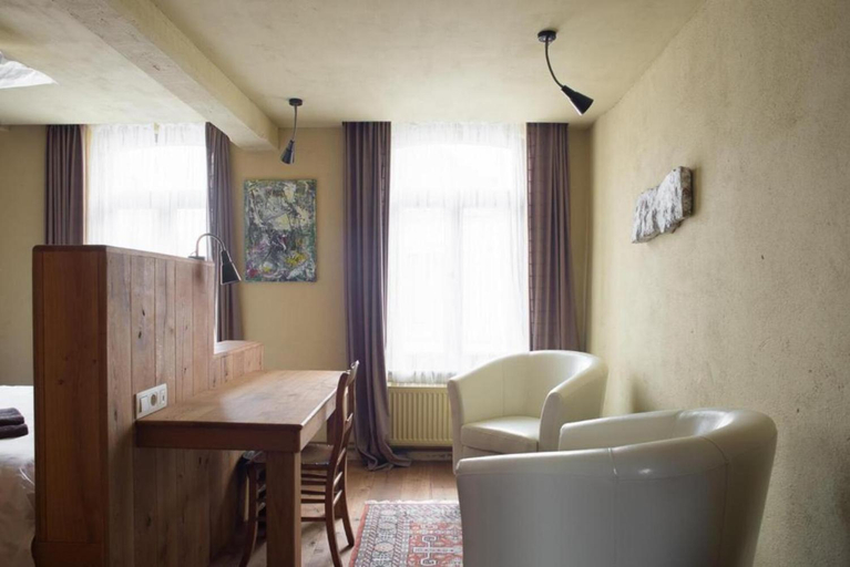 Others 5, Poeziehotel Surplace, Vlaams Brabant