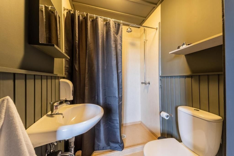 Bathroom 3, Riverfront Lodge, Djúpárhreppur