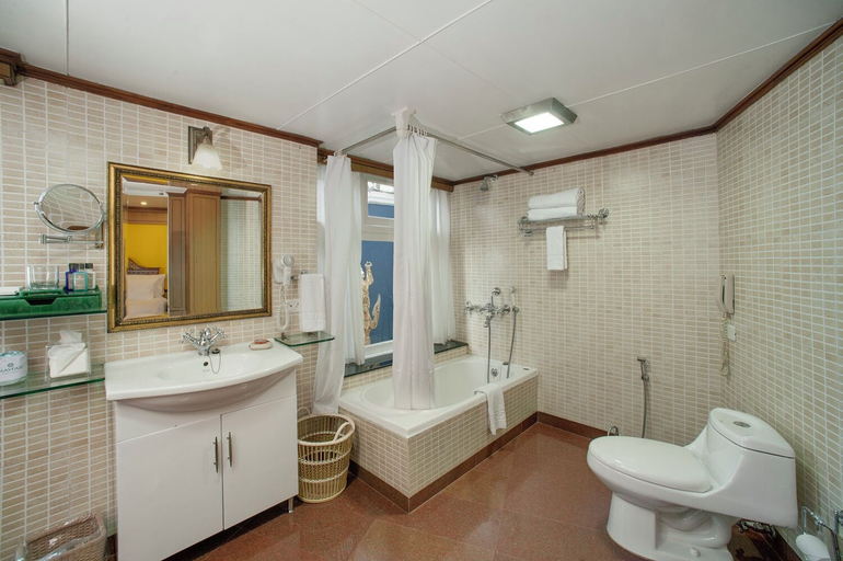 Bathroom 3, MAYFAIR Darjeeling, Darjiling