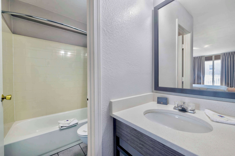 Bathroom 4, Studio 6 Effingham, Il, Effingham