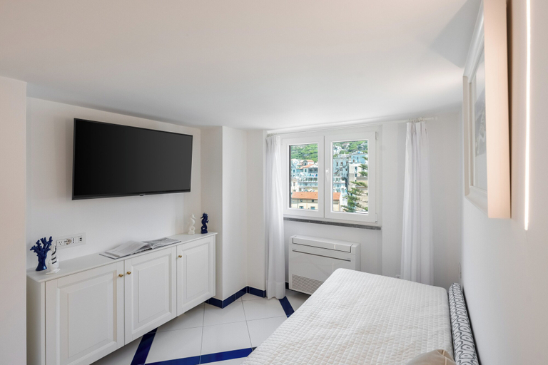 Bedroom 2, Torre Paradiso, Salerno