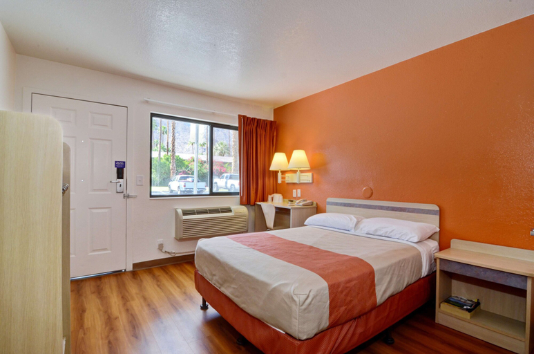 Bedroom 3, Motel 6 Palm Springs East E Palm Canyon, Riverside