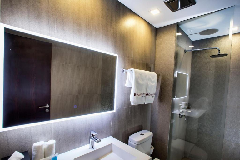 Bathroom 5, Ramada Encore by Wyndham Makati, Makati City