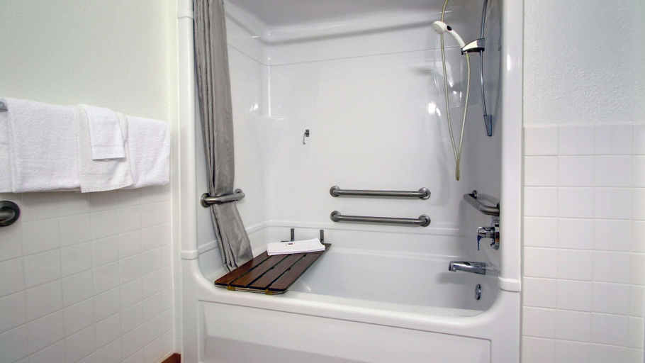 Bathroom 4, Motel 6 Springfield, IL, Sangamon