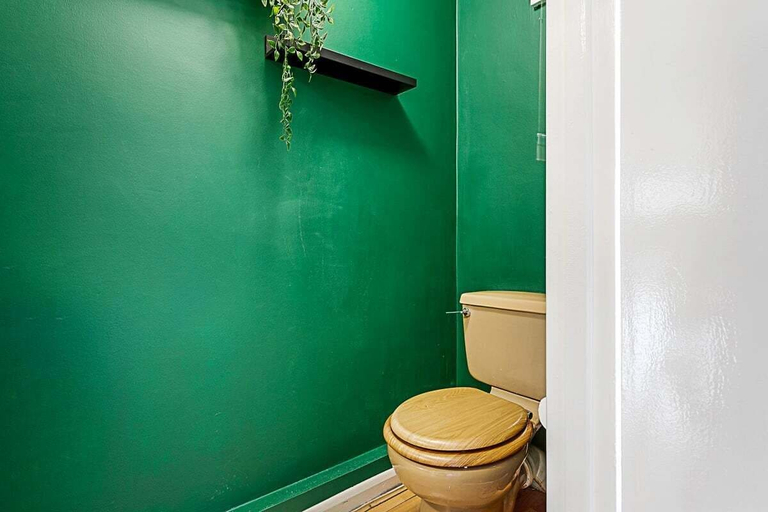Bathroom 4, Beautiful Three-bedroom House in Richmond, London