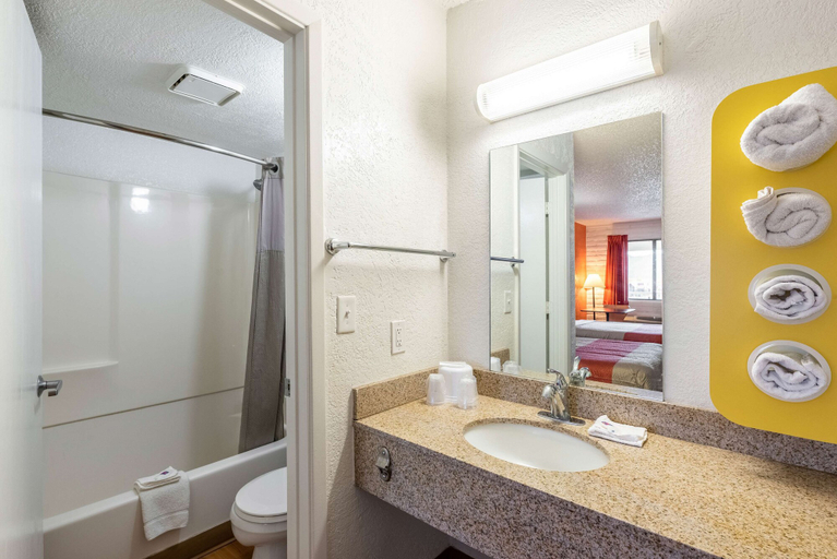 Bathroom 5, Motel 6 Eloy, AZ - Casa Grande, Pinal