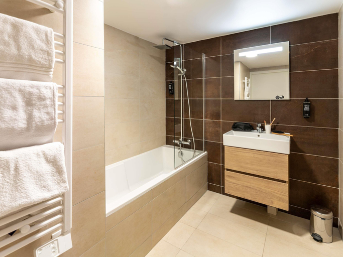 Bathroom 4, Ibis Styles Cabriès Aix-En-Provence Tgv, Bouches-du-Rhône