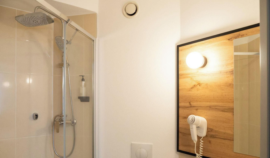 Bathroom 4, B&B Hotel Torun, Toruń City