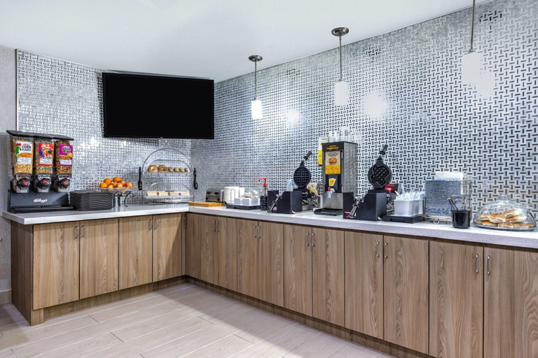 Food & Drinks 5, La Quinta Inn & Suites by Wyndham Paris, Lamar