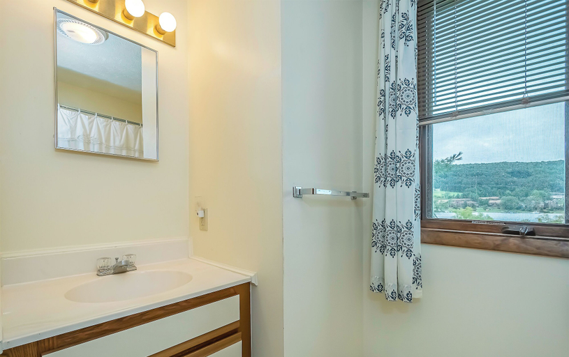 Bathroom 3, Ski Harbor 19 by Taylor Made Deep Creek, Garrett