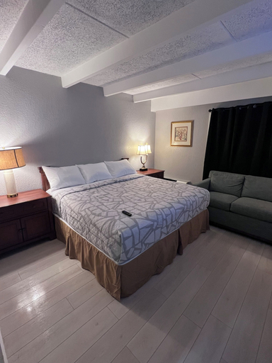 Bedroom 4, Regency Inn, Taylor