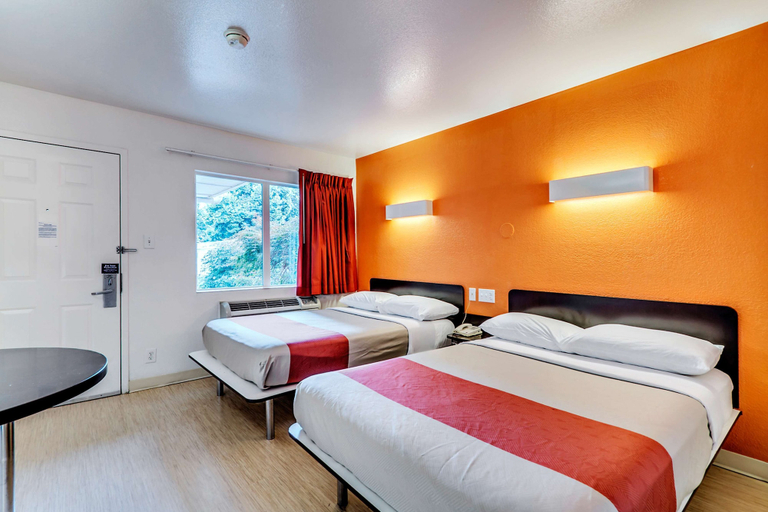 Bedroom 3, Motel 6 Baltimore BWI, Baltimore