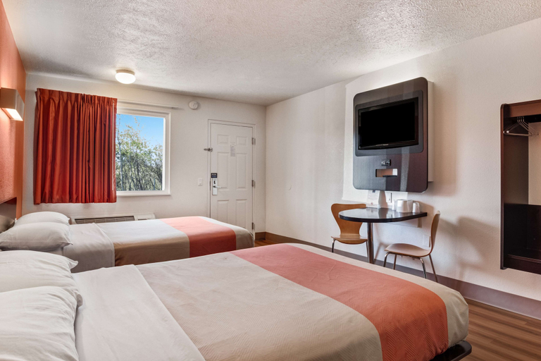 Bedroom 3, Motel 6 Youngstown, OH, Trumbull
