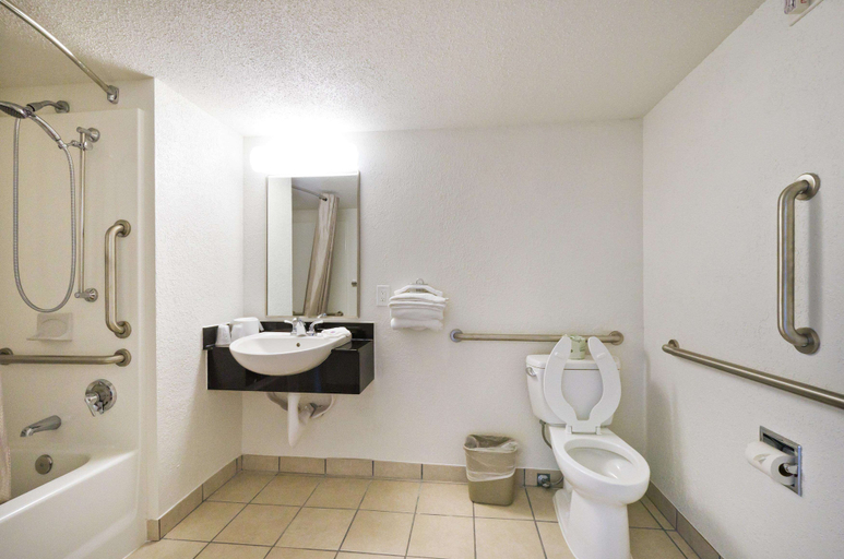 Bathroom 4, Motel 6 Springfield, VA - Washington DC Southwest, Fairfax