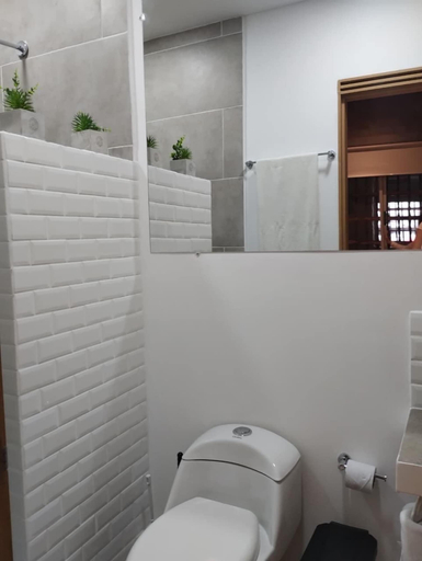 Bathroom 4, La Casa de Nelly Medellín, Medellín