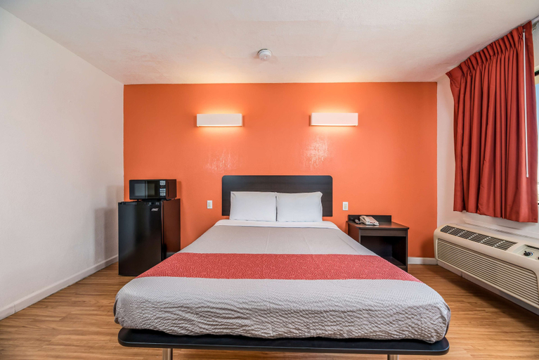 Bedroom 4, Motel 6 Westley, CA, Stanislaus