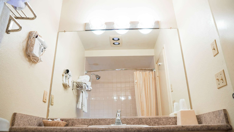 Bathroom 4, Studio 6 Anaheim Hills, CA, Orange